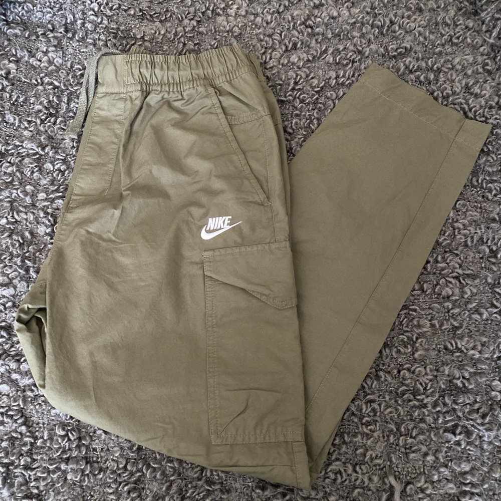 Women’s medium Olive Nike cargo joggers